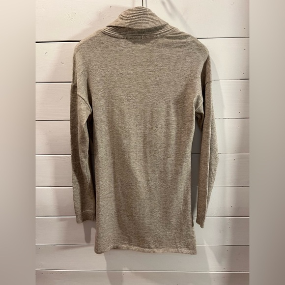 🤎H2 HOLT RENFREW Beige Cross-Over Sweater – Size L - Picture 6 of 10